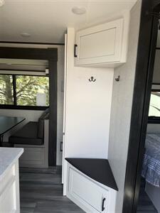 2024 Jayco Jay Feather 27BHB   - Photo 24 - Falcon, CO 80831