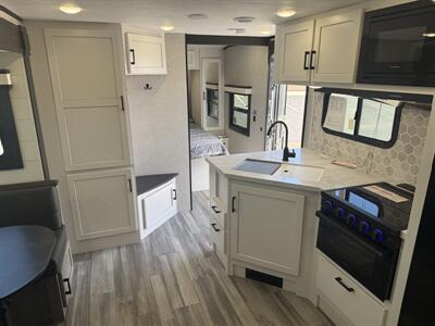 2024 Jayco Jay Feather 27BHB   - Photo 40 - Falcon, CO 80831