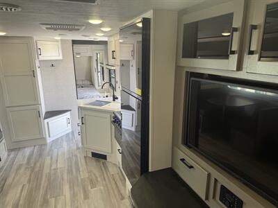2024 Jayco Jay Feather 27BHB   - Photo 38 - Falcon, CO 80831