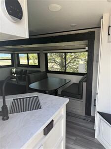 2024 Jayco Jay Feather 27BHB   - Photo 25 - Falcon, CO 80831