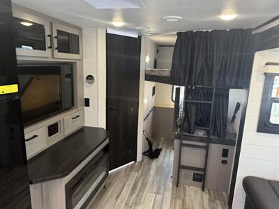 2024 Jayco Jay Feather 27BHB   - Photo 31 - Falcon, CO 80831