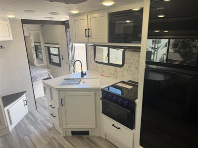2024 Jayco Jay Feather 27BHB   - Photo 39 - Falcon, CO 80831