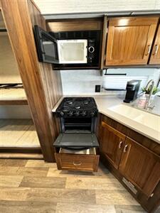 2020 WINNEBAGO INTENT 31P   - Photo 17 - Falcon, CO 80831