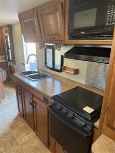 2016 LANCE 2295   - Photo 14 - Falcon, CO 80831