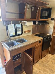 2016 LANCE 2295   - Photo 15 - Falcon, CO 80831