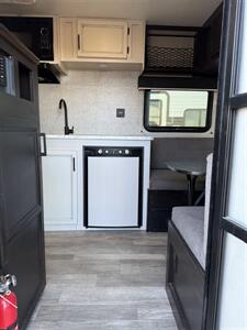2022 Jayco JAYFLIGHT 154BH SLX   - Photo 14 - Falcon, CO 80831