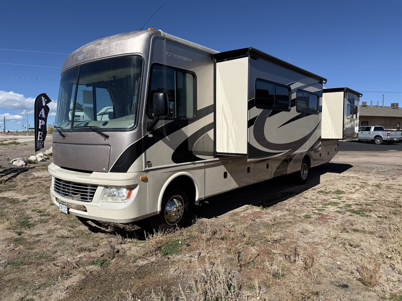 2011 FLEETWOOD BOUNDER 34B  