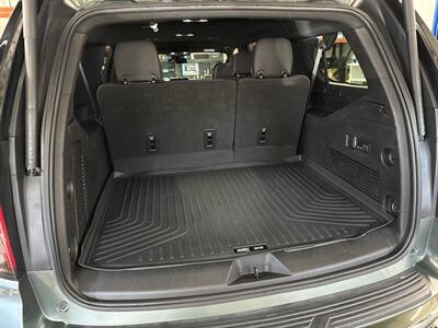 2023 Chevrolet Suburban Premier   - Photo 16 - Englewood, CO 80110