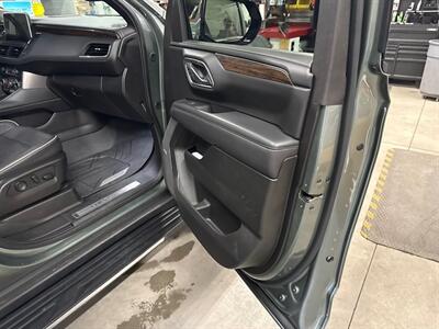 2023 Chevrolet Suburban Premier   - Photo 27 - Englewood, CO 80110