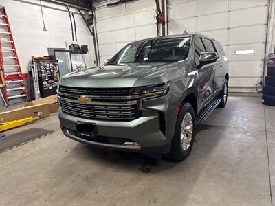2023 Chevrolet Suburban Premier   - Photo 2 - Englewood, CO 80110