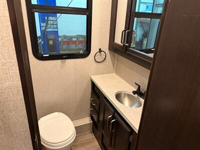 2021 Ford E-450 SD   - Photo 20 - Englewood, CO 80110