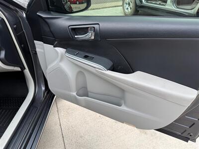 2013 Toyota Camry Hybrid LE   - Photo 16 - Englewood, CO 80110