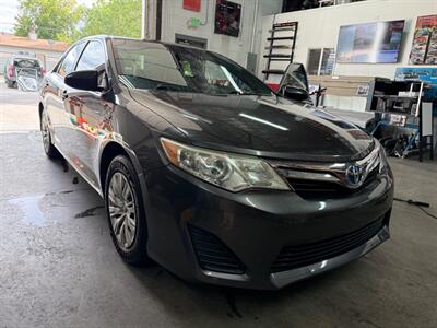 2013 Toyota Camry Hybrid LE   - Photo 2 - Englewood, CO 80110