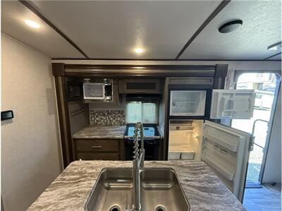 2018 Forest River Surveyor 265RLDS   - Photo 15 - Galt, CA 95632