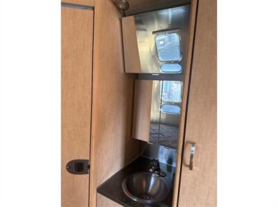 2016 Airstream FLYING CLOUD 23D   - Photo 9 - Galt, CA 95632