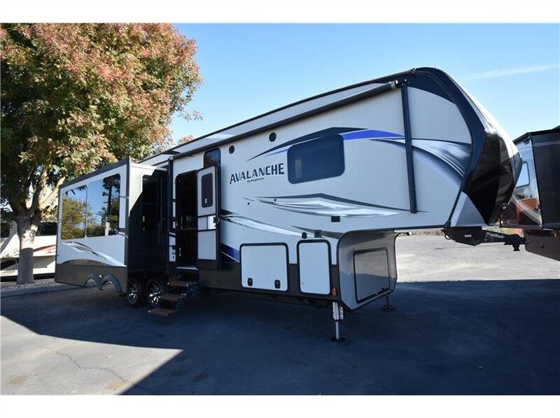 2018 Keystone AVALANCHE 320RS - Photo 1 - Galt, CA 95632