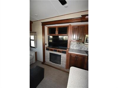 2018 Keystone AVALANCHE 320RS   - Photo 17 - Galt, CA 95632