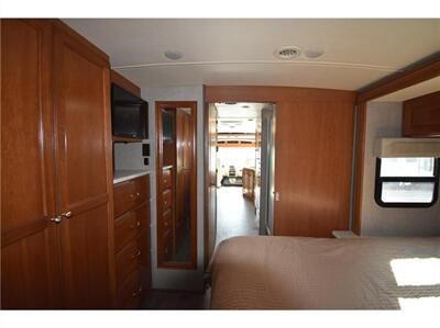 2018 Winnebago VISTA 32Y   - Photo 8 - Galt, CA 95632