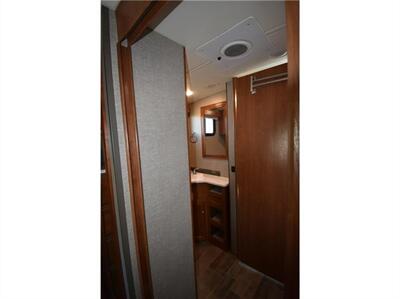 2018 Winnebago VISTA 32Y   - Photo 14 - Galt, CA 95632