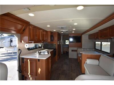 2018 Winnebago VISTA 32Y   - Photo 7 - Galt, CA 95632