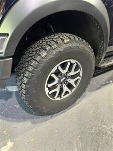 2022 Ford F-150 Raptor - Photo 2 - College Point, NY 11356