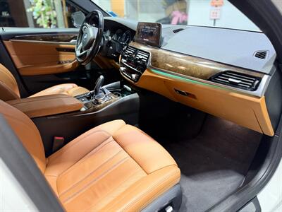 2019 BMW 5 Series 540i xDrive - Photo 7 - College Point, NY 11356