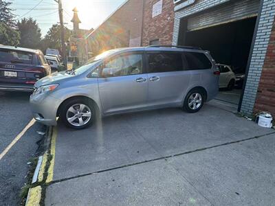 2011 Toyota Sienna LE 8-Passenger - Photo 2 - College Point, NY 11356
