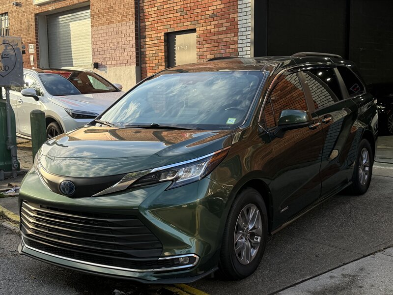 2021 Toyota Sienna XLE 8-Passenger   - Photo 1 - College Point, NY 11356