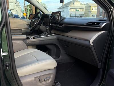 2021 Toyota Sienna XLE 8-Passenger - Photo 11 - College Point, NY 11356
