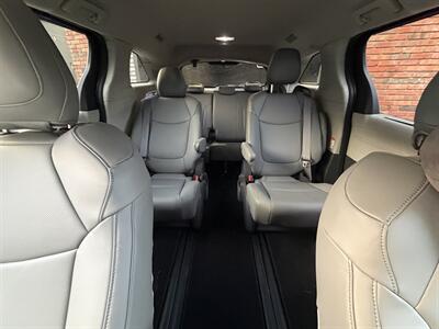 2021 Toyota Sienna XLE 8-Passenger - Photo 18 - College Point, NY 11356