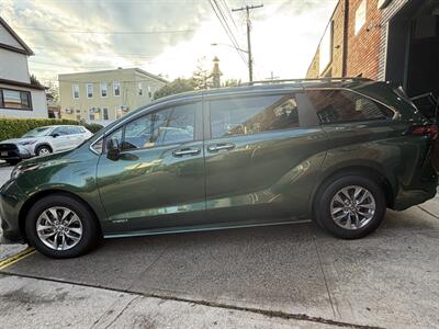2021 Toyota Sienna XLE 8-Passenger - Photo 5 - College Point, NY 11356