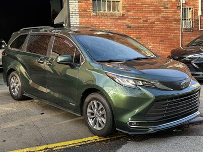 2021 Toyota Sienna XLE 8-Passenger - Photo 2 - College Point, NY 11356