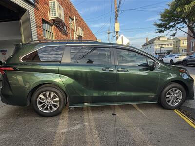 2021 Toyota Sienna XLE 8-Passenger - Photo 4 - College Point, NY 11356