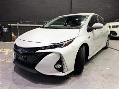 2022 Toyota Prius Prime Limited   - Photo 2 - College Point, NY 11356
