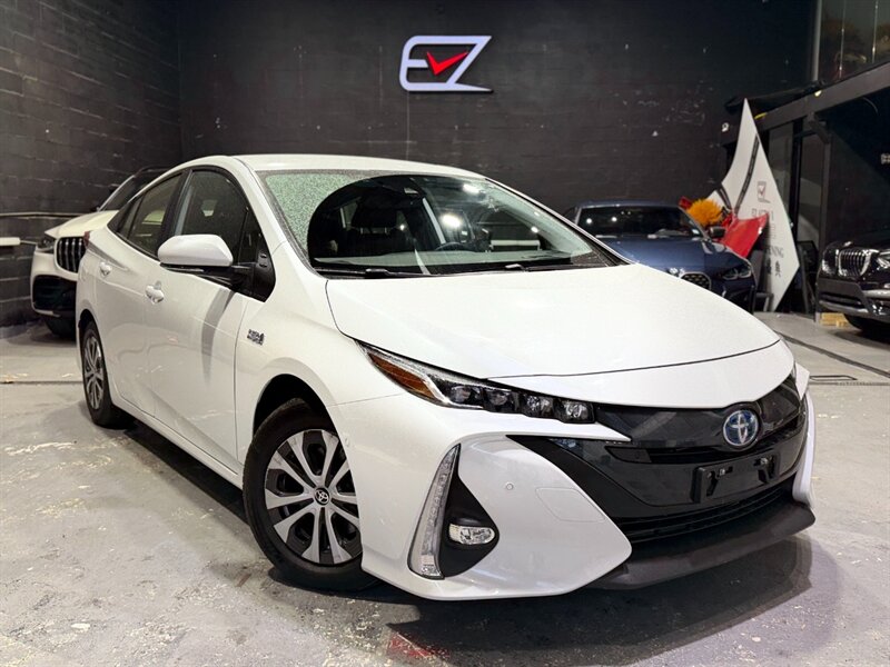 2022 Toyota Prius Prime Limited   - Photo 1 - College Point, NY 11356