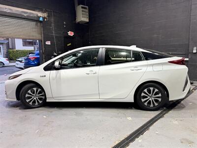 2022 Toyota Prius Prime Limited   - Photo 5 - College Point, NY 11356