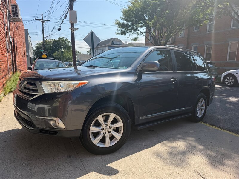2012 Toyota Highlander LIMITED AWD   - Photo 1 - College Point, NY 11356
