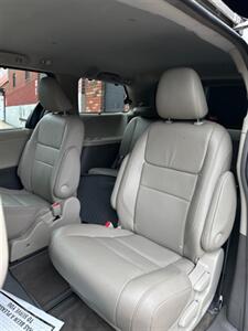 2016 Toyota Sienna XLE 7-Passenger - Photo 7 - College Point, NY 11356