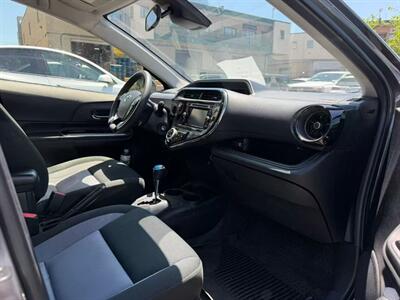 2019 Toyota Prius c L - Photo 5 - College Point, NY 11356