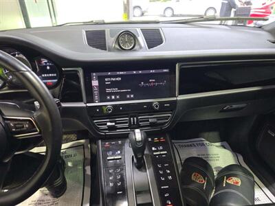 2022 Porsche Macan   - Photo 5 - College Point, NY 11356