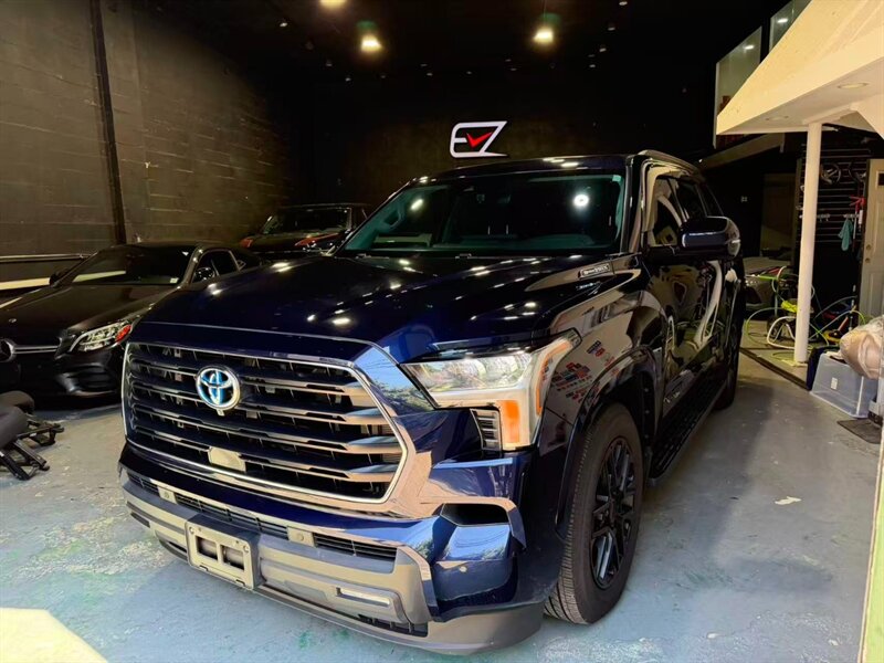 2024 Toyota Sequoia SR5   - Photo 1 - College Point, NY 11356