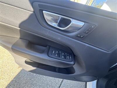 2019 Volvo XC60 T5 Momentum - Photo 18 - College Point, NY 11356