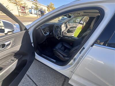2019 Volvo XC60 T5 Momentum - Photo 15 - College Point, NY 11356