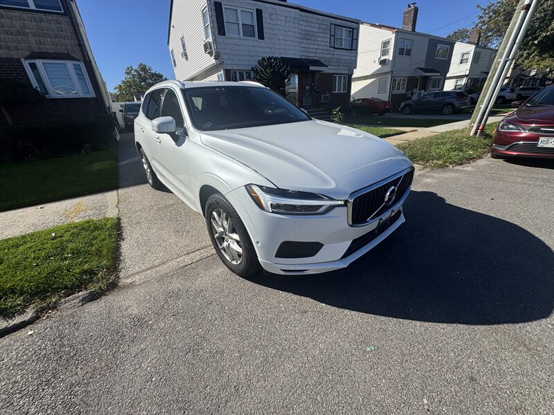 2019 Volvo XC60 T5 Momentum   - Photo 1 - College Point, NY 11356