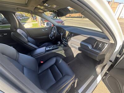 2019 Volvo XC60 T5 Momentum - Photo 6 - College Point, NY 11356
