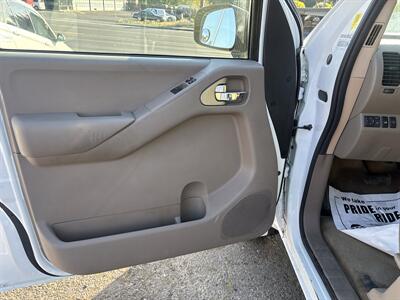 2014 Nissan Frontier SV V6   - Photo 9 - Portland, OR 97267