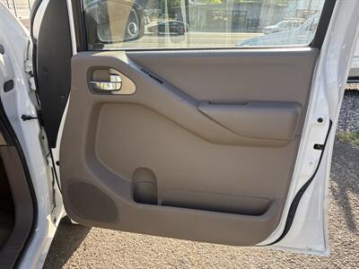 2014 Nissan Frontier SV V6   - Photo 14 - Portland, OR 97267