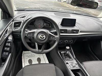 2017 Mazda Mazda3 Sport   - Photo 14 - Portland, OR 97267