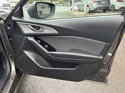 2017 Mazda Mazda3 Sport   - Photo 16 - Portland, OR 97267