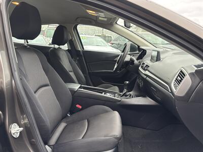 2017 Mazda Mazda3 Sport   - Photo 17 - Portland, OR 97267